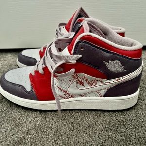 Nike Jordan 1 youth size 5.5 (fits women’s sz 7.5) worn twice
